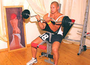 vaja za bicepse s krivim drogom